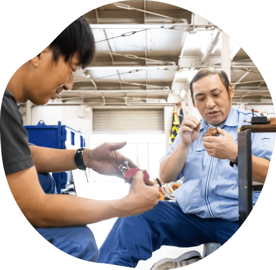 入所されている方と話しているスタッフ