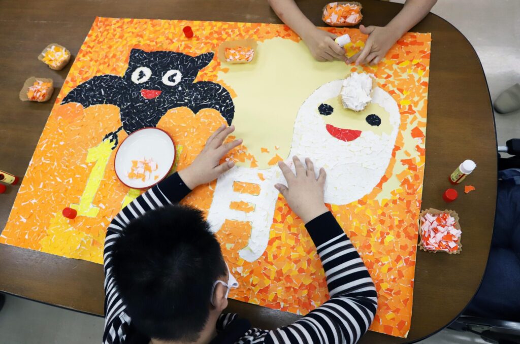 武庫川すずかけ作業所・ランプ班の貼り絵