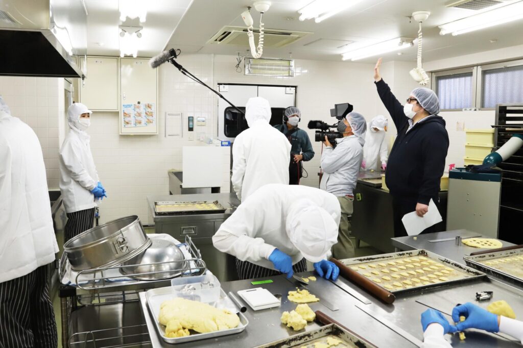 お菓子工房にテレビクルーが‼